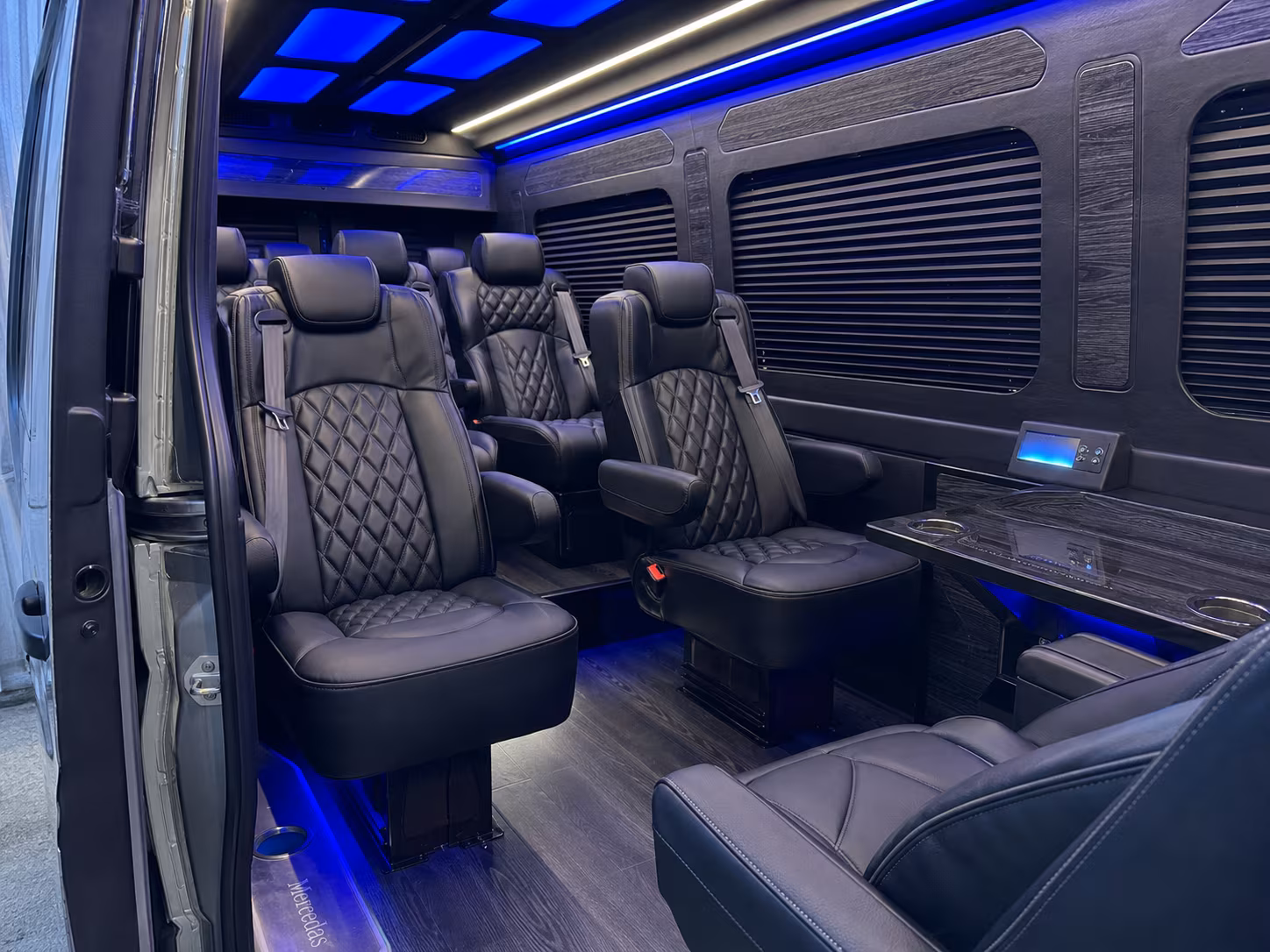 book a bus for your next airport transfer 2